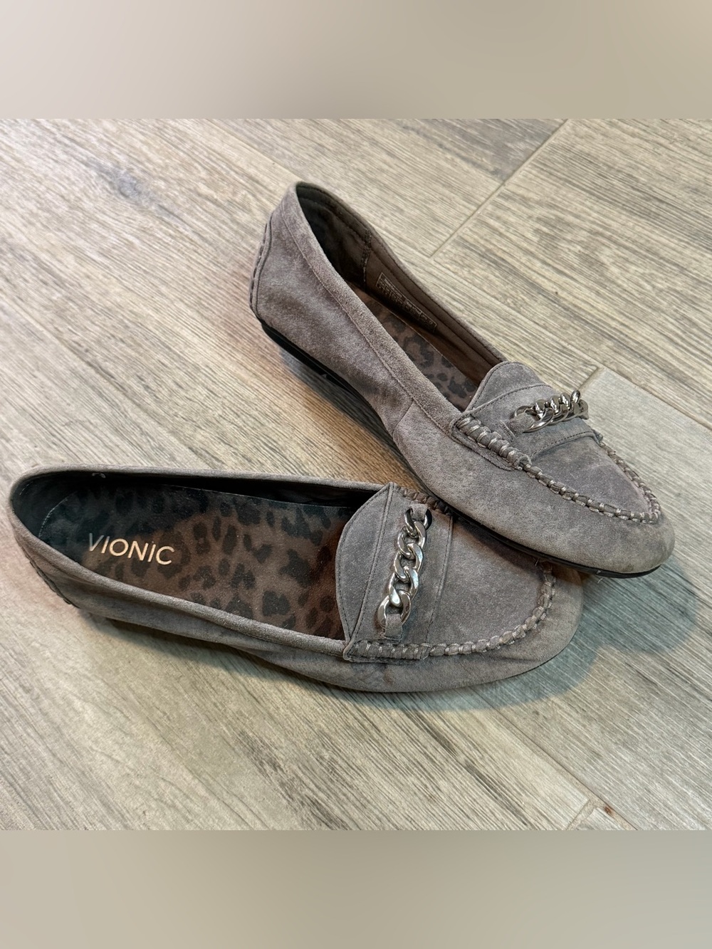 Vionic Mesa Grey Suede Chain Moccasin Loafers Comfort Flats Women's Size 8